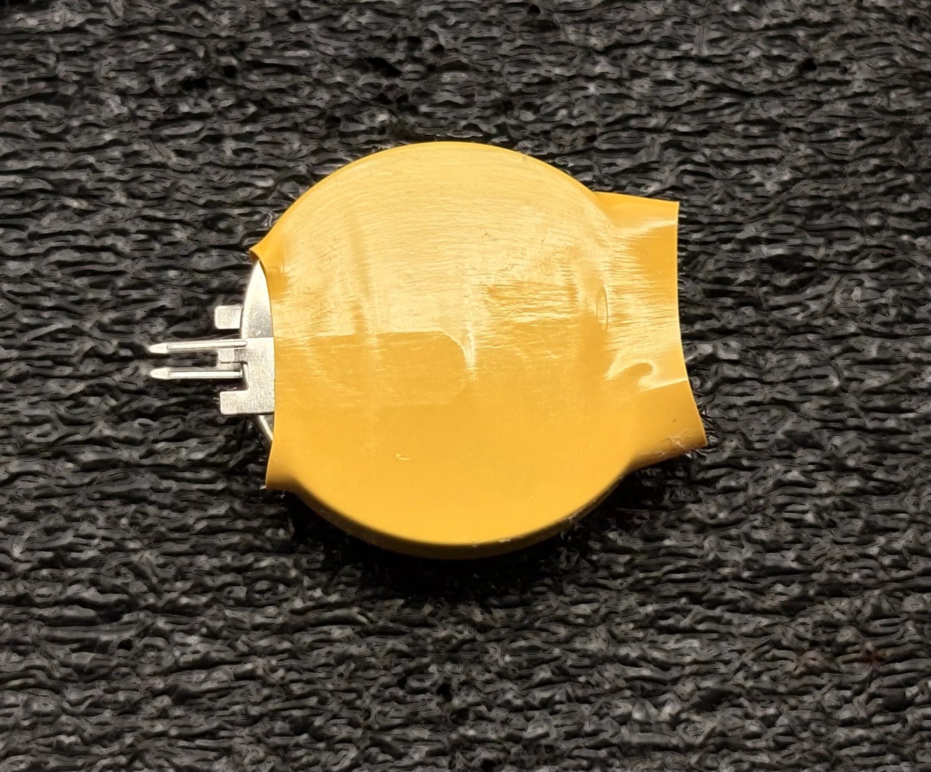 Pin-type CR coin cells, top view