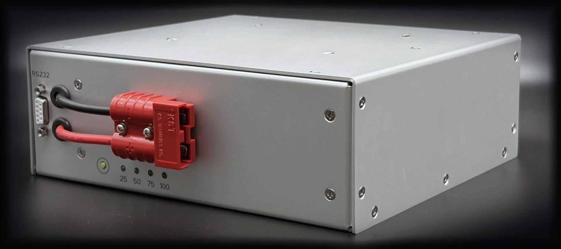 The 25.2 V industrial pack in an anodised aluminium case: a communication port marked RS232, the red Anderson-type connector and the four-level capacity LED